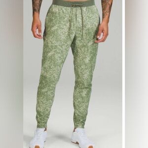 Lululemon Textured Tech Pant Sz Large Denim Wash‎ Print Green Twill Multi Jogger